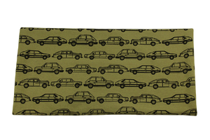 Автомобили на оливково-зеленом