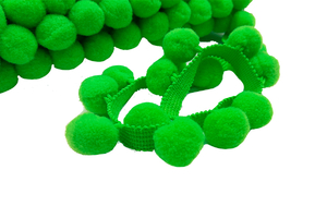 Tape with pompoms - green 